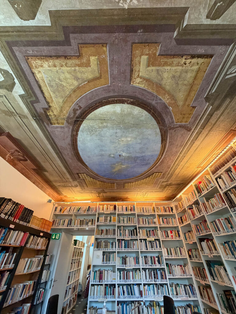 Biblioteca Fracchia soffitto con affresco